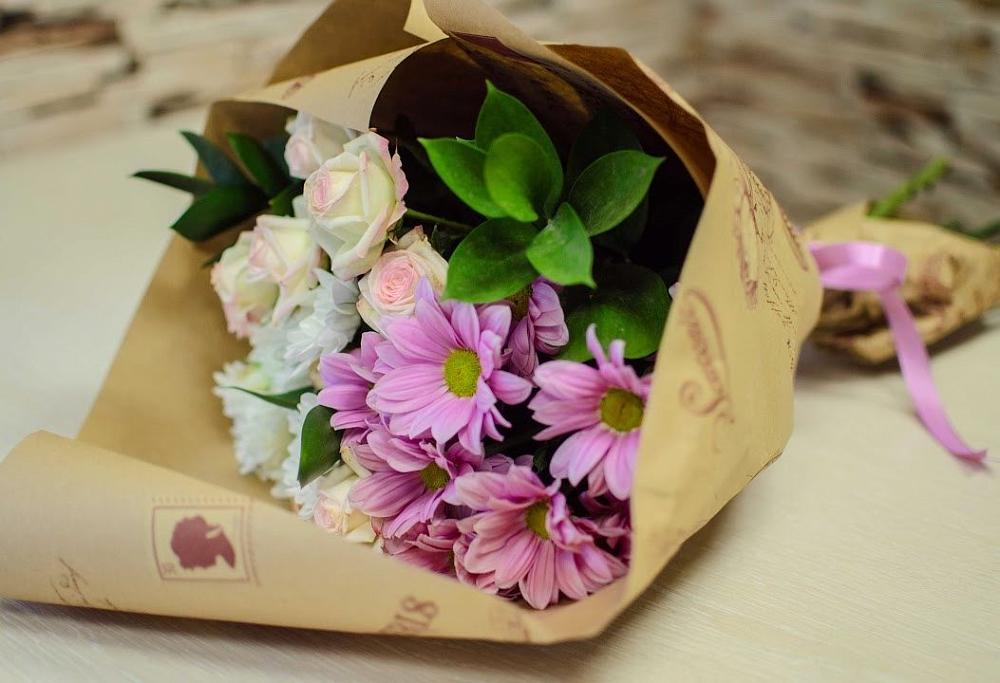 Букет цветов из: Розы и Хризантемы в Нижнекабанской