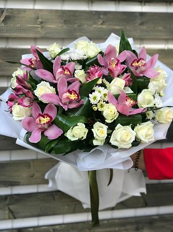 Букет цветов из: Розы и Хризантемы в Нижнекабанской