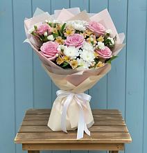 Букет цветов из:  Гвоздики, Орхидеи и Розы #REPLACE_PRED# Нижнекабанской