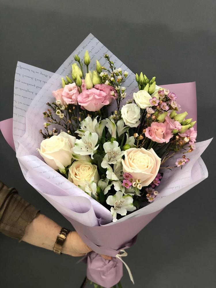 Букет цветов из: Альстромерии, Розы и Лизиантусы в Нижнекабанской