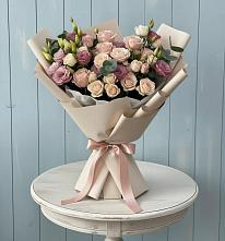Букет цветов из:  Розы и Лизиантусы в Нижнекабанской