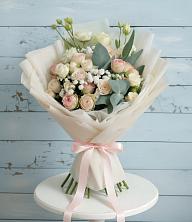 Букет цветов из:  Розы и Лизиантусы в Нижнекабанской