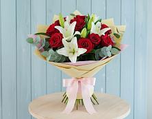 Букет цветов из:  Лилии и Розы в Нижнекабанской