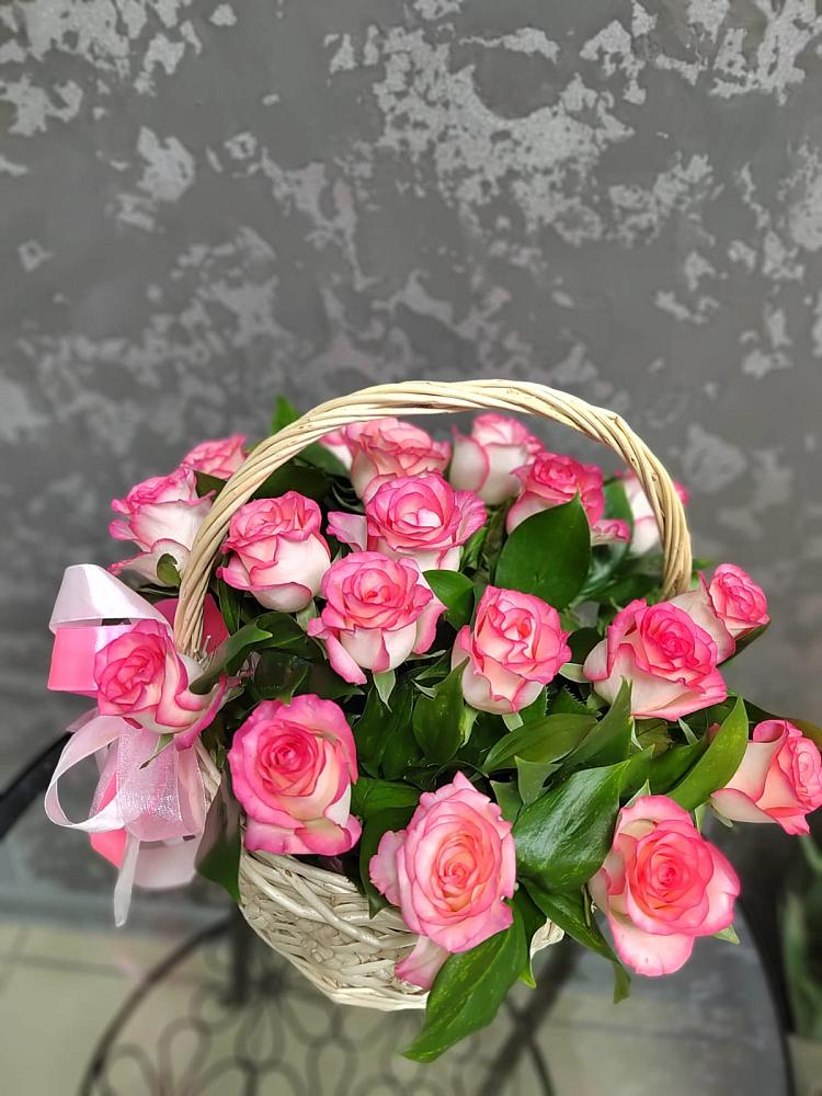Цветочная композиция из Розы в корзине в Нижнекабанской