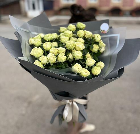 Букет Белые кустовые розы Солинеро в Нижнекабанской