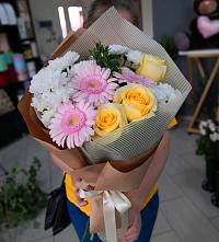 Букет цветов из:  Герберы, Розы и Хризантемы в Нижнекабанской