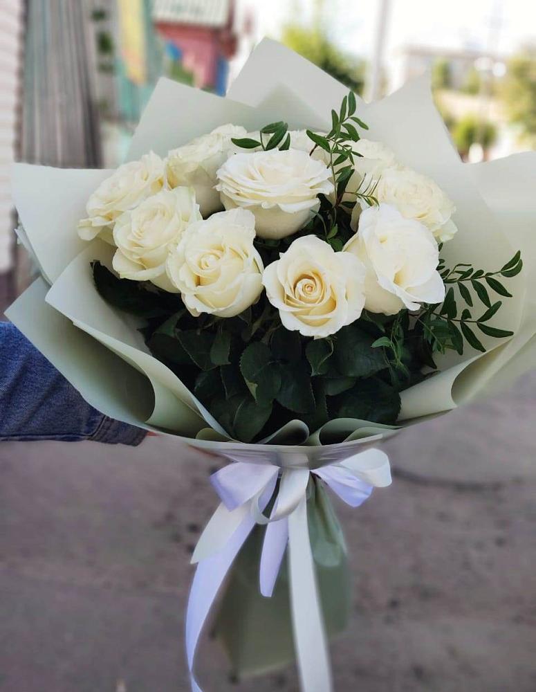 Букет Белые розы Проуд в Нижнекабанской