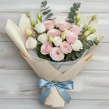 Букет цветов из:  Лизиантусы в Нижнекабанской