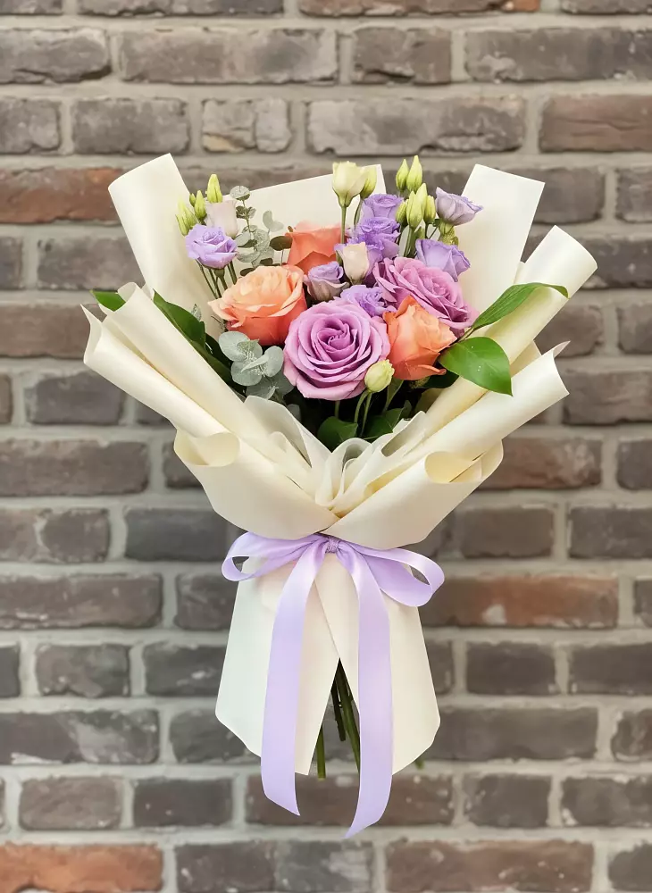 Букет цветов из: Лизиантусы и Розы в Нижнекабанской