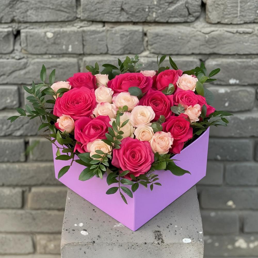 Цветочная композиция из Розы в коробке в Нижнекабанской
