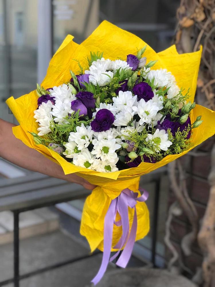 Букет цветов из: Ирисы, Хризантемы и Ромашки в Нижнекабанской