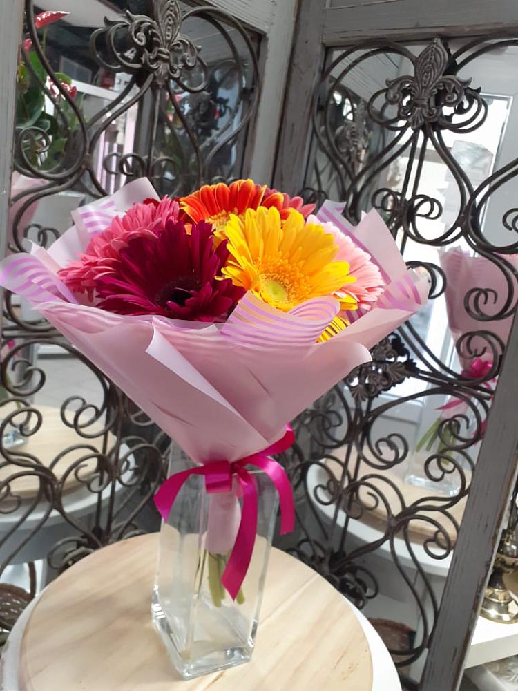 Букет цветов из: Герберы в Нижнекабанской