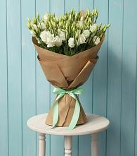 Букет цветов из:  Лизиантусы в Нижнекабанской