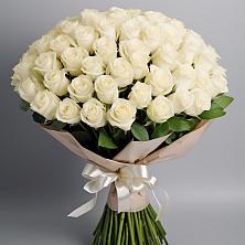Букет 101 беля роза Белоснежка в Нижнекабанской