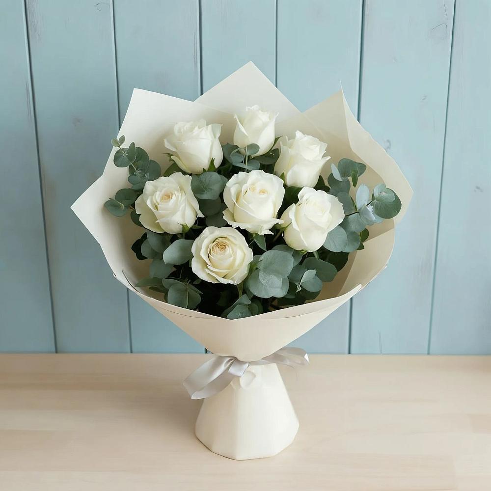 Букет Белые розы в Эвкалипте в Нижнекабанской