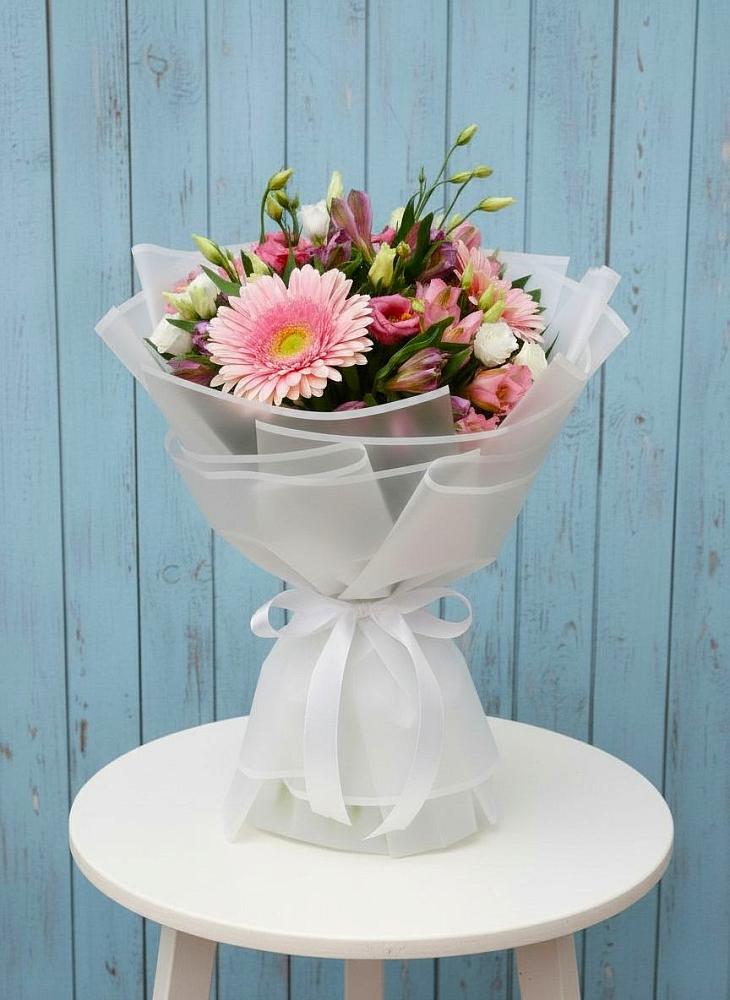 Букет цветов из: Герберы, Альстромерии и Лизиантусы в Нижнекабанской