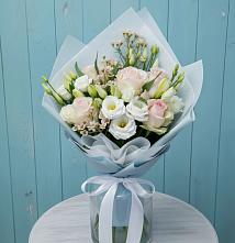 Букет цветов из:  Розы и Лизиантусы в Нижнекабанской