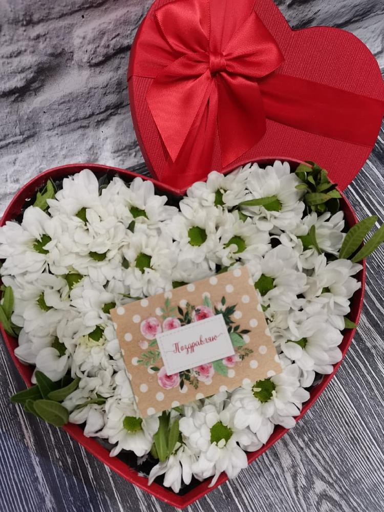Цветочная композиция из Хризантемы в виде сердца в Нижнекабанской