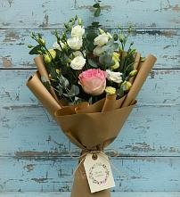 Букет цветов из:  Розы и Лизиантусы в Нижнекабанской