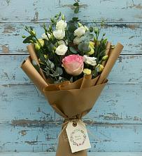 Букет цветов из:  Розы и Лизиантусы в Нижнекабанской