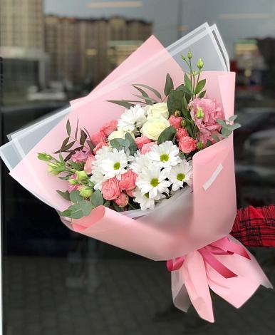 Букет цветов из: Розы, Лизиантусы и Хризантемы в Нижнекабанской