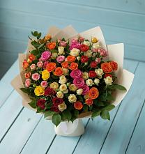 Букет Микс из разноцветных кустовых роз в Нижнекабанской