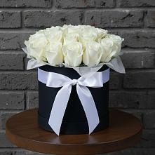 Цветочная композиция из Розы в шляпной коробке в Нижнекабанской